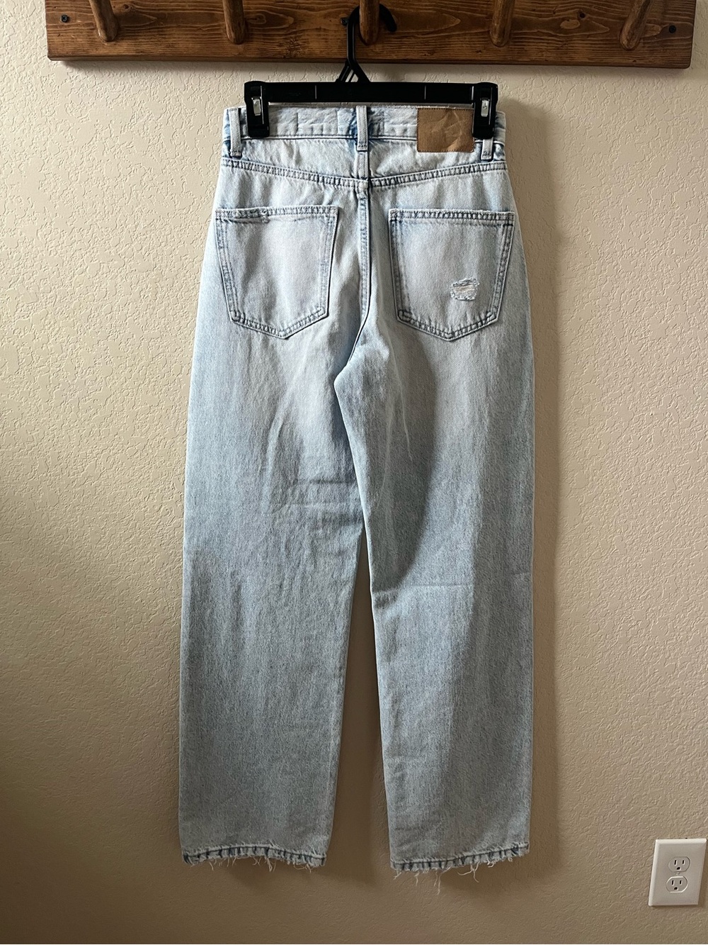 Cotton On Women’s Light Wash Loose Straight Jeans Size 2 Like New - Picture 5 of 11